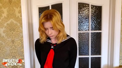 Cailín scoile ar gearradh pionós géar ar an Stepdad mar gheall ar Dhrochscolaíocht - Spanked and Mouthfucked